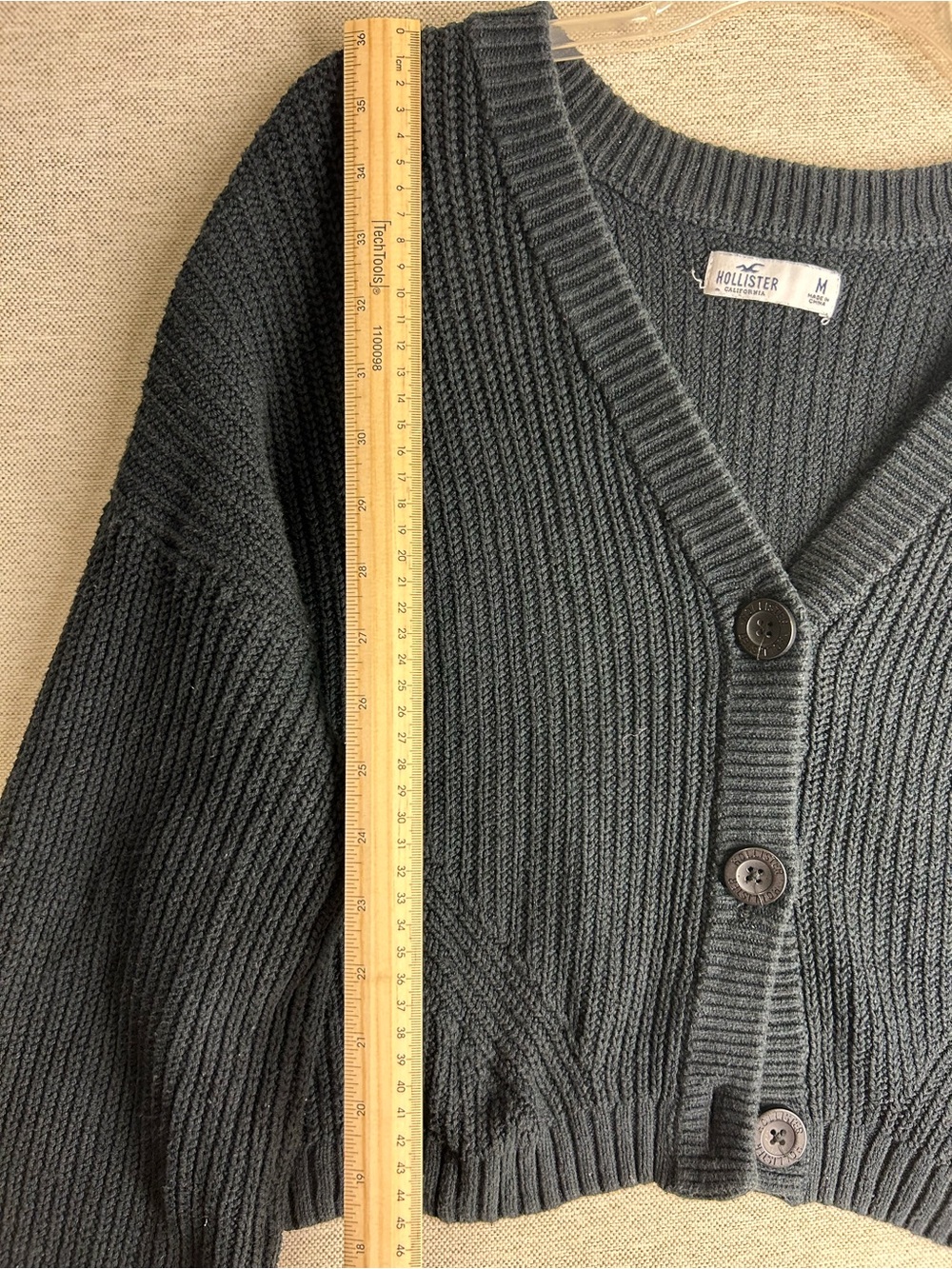 Hollister Black Cropped V-Neck Ribbed Cardigan - Picture 5 of 6